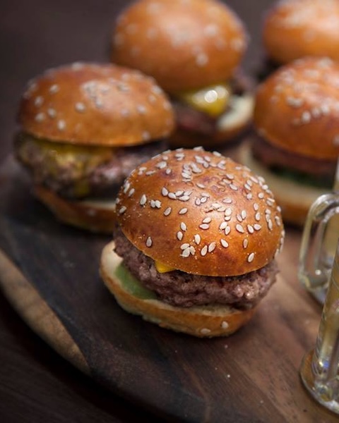 hugos-cheeseburger-sliders